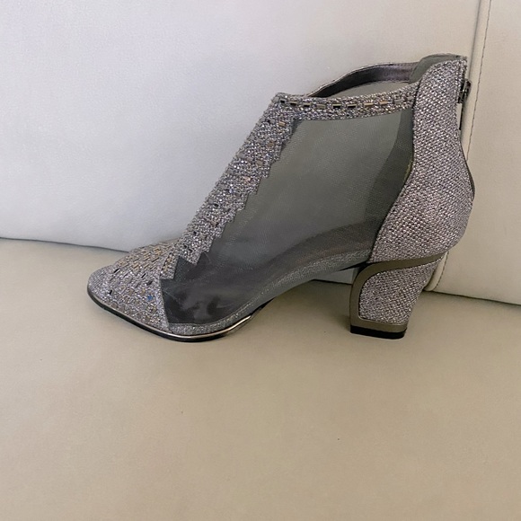 Shoes - Picture 2 of 4